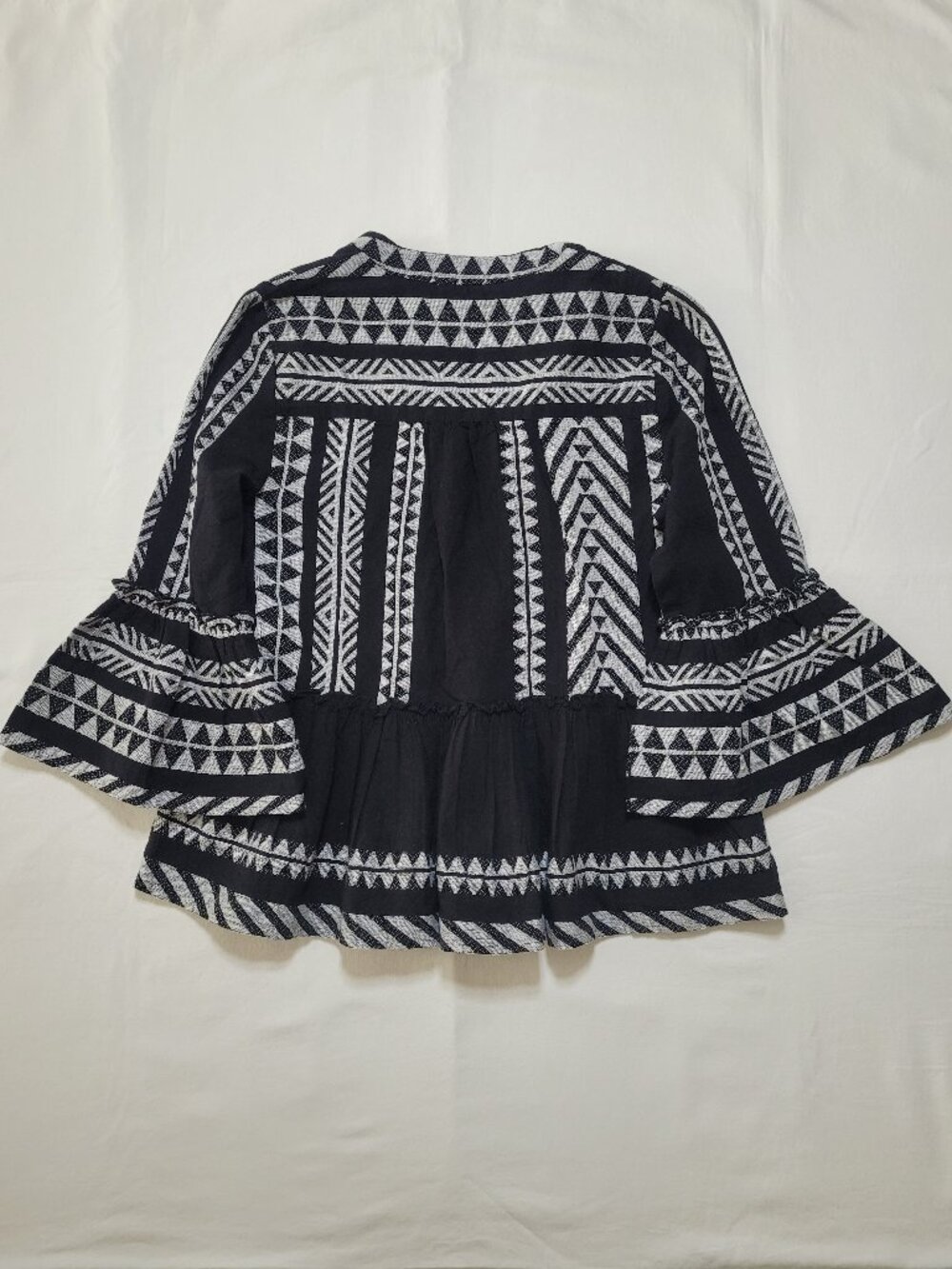 June & Ivy Boho Geometric Peplum Top Bell Sleeve Blouse Black White Medium - Picture 2 of 9